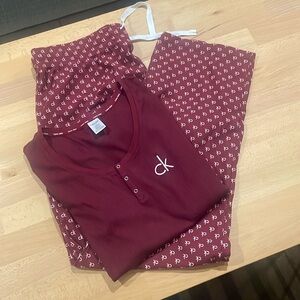 Calvin Klein pajama set (size large) never worn.